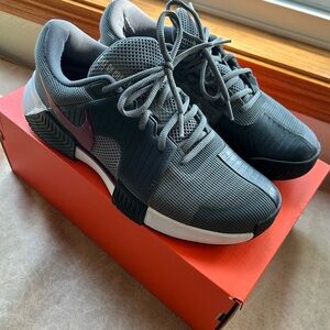 Nike Men's Athletic Zoom NXT 1 tennis shoes. Size 8.5